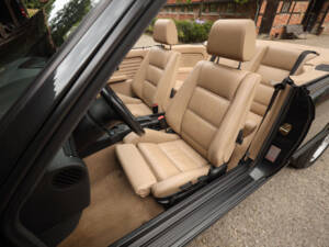 Image 11/83 de BMW 325i (1990)