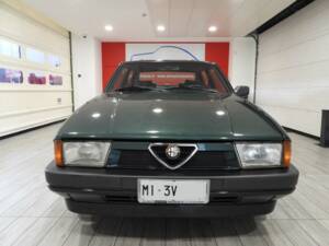 Imagen 2/14 de Alfa Romeo 75 1.6 (1991)