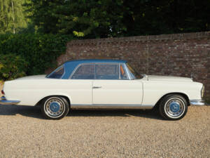 Image 11/50 of Mercedes-Benz 280 SE (1968)