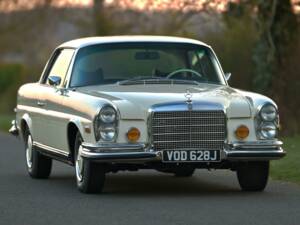 Image 2/50 of Mercedes-Benz 280 SE 3,5 (1971)