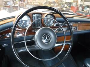 Bild 8/49 von Mercedes-Benz 300 SE (1966)