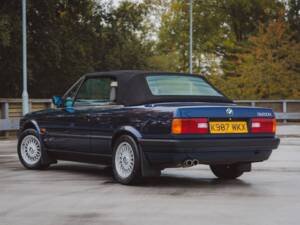 Image 3/8 of BMW 320i (1992)