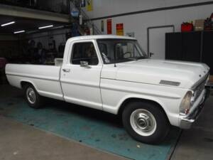 Image 2/41 of Ford F-250 (1967)