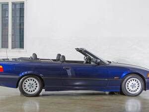 Image 4/20 of BMW 328i (1995)