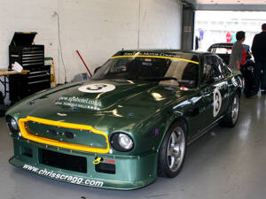 Image 2/5 of Aston Martin DBS V8 (1972)