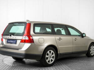 Bild 2/38 von Volvo V 70 2.4 (2007)