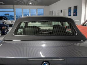 Image 23/24 of BMW 318Ci (2003)