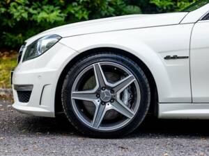 Image 40/50 of Mercedes-Benz C 63 AMG T (2013)