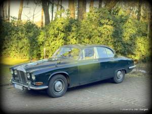 Image 17/19 of Daimler Sovereign 4.2 (1969)