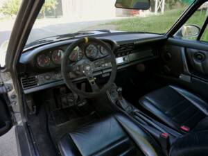 Immagine 17/31 di Porsche 911 Carrera 4 (1989)