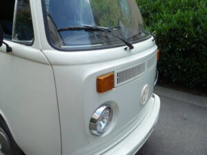 Image 2/126 of Volkswagen T2b Westfalia (1973)