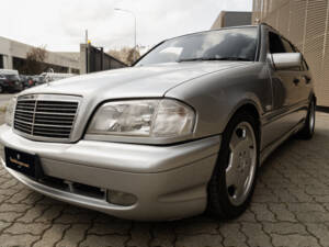 Image 7/37 of Mercedes-Benz C 43 AMG T (1998)