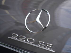 Image 22/40 of Mercedes-Benz 220 SE (1960)