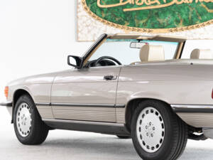 Image 25/47 of Mercedes-Benz 560 SL (1987)