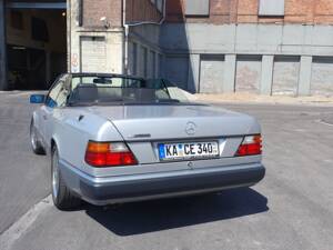 Imagen 24/94 de Mercedes-Benz 300 CE-24 3.4 AMG (1992)