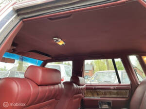 Image 34/50 of Lincoln Town Car (1984)
