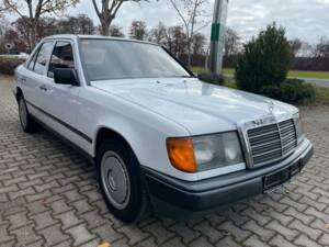 Afbeelding 4/18 van Mercedes-Benz 250 D (1988)