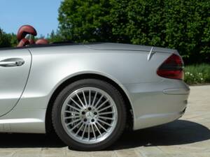 Image 40/50 of Mercedes-Benz SL 55 AMG (2002)