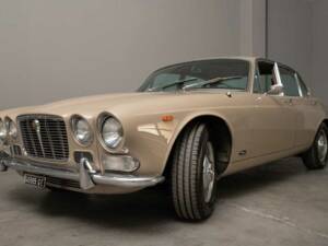 Image 1/31 of Jaguar XJ 6 2.8 (1970)