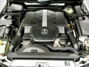 Immagine 16/19 di Mercedes-Benz SL 500 (2000)