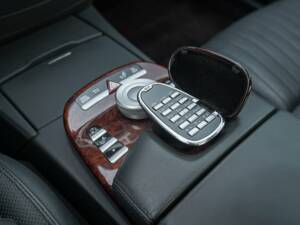 Image 42/50 of Mercedes-Benz S 600 L (2007)