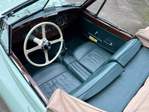 Image 19/24 of Jaguar XK 120 DHC (1953)