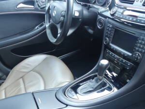 Afbeelding 15/35 van Mercedes-Benz CLS 55 AMG (2006)