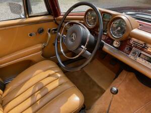 Image 11/23 of Mercedes-Benz 280 SE (1968)