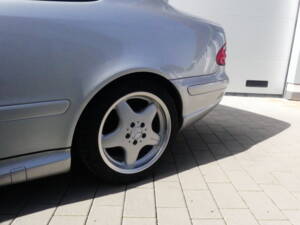 Image 42/47 of Mercedes-Benz CLK 55 AMG (1999)