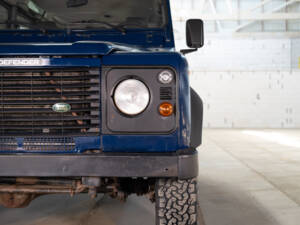 Bild 9/86 von Land Rover Defender 110 Td5 (1999)