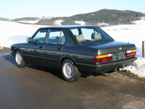 Bild 31/65 von BMW 520i (1987)