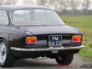 Immagine 40/40 di Alfa Romeo Giulia GT 1300 Junior (1972)