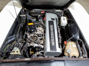 Image 26/34 of Mercedes-Benz SL 280 (1994)