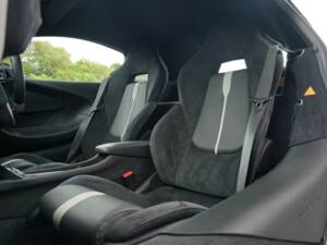 Afbeelding 16/50 van McLaren 570S (2016)