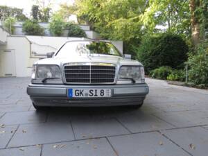 Imagen 2/39 de Mercedes-Benz E 200 (1996)