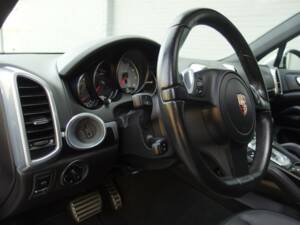 Image 48/98 of Porsche Cayenne S (2010)