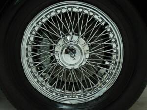 Image 11/15 of Jaguar Type E V12 (2+2) (1973)