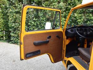 Image 25/49 of Volkswagen T2b Camper (1978)