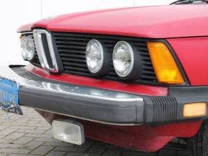 Image 3/30 of BMW 320i (1982)