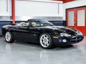 Immagine 1/7 di Jaguar XK8 4.0 (2001)