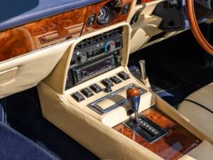 Image 33/50 of Aston Martin V8 EFi Volante (1987)