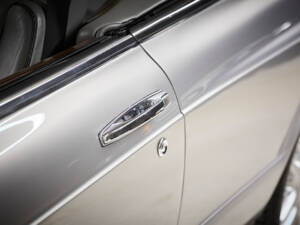 Image 25/77 of Bentley Azure (2001)