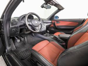 Image 8/50 of BMW 118i (2009)