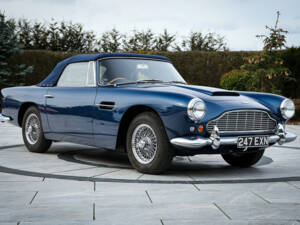 Image 3/14 of Aston Martin DB 4 Convertible (1963)