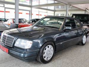 Image 1/20 de Mercedes-Benz 300 CE-24 (1996)