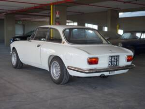 Image 18/22 of Alfa Romeo 1750 GT Veloce (1967)