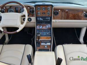 Image 13/50 of Bentley Azure (1997)