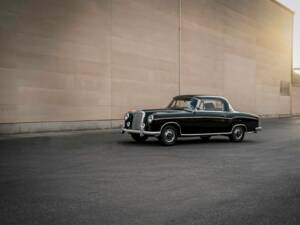 Image 3/43 of Mercedes-Benz 220 S (1957)