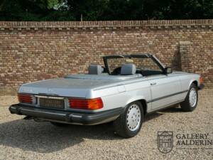 Image 26/50 of Mercedes-Benz 380 SL (1982)