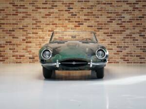 Image 8/28 of Jaguar E-Type 3.8 (1962)